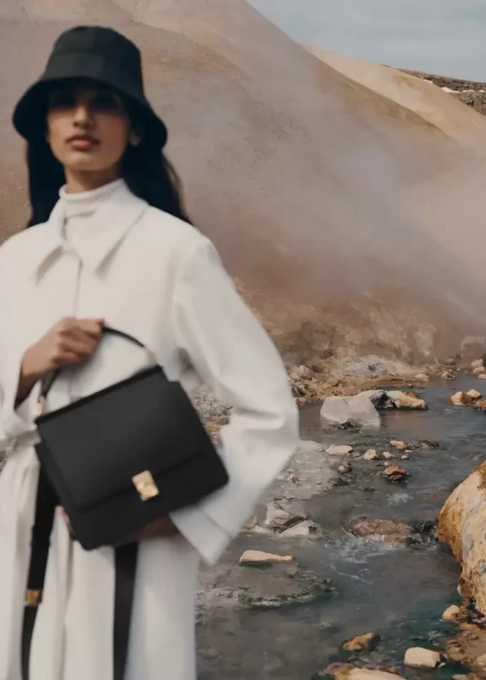 Numéro Sept Edition  Textured Black